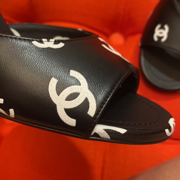 Chanel - Picture 15 of 16